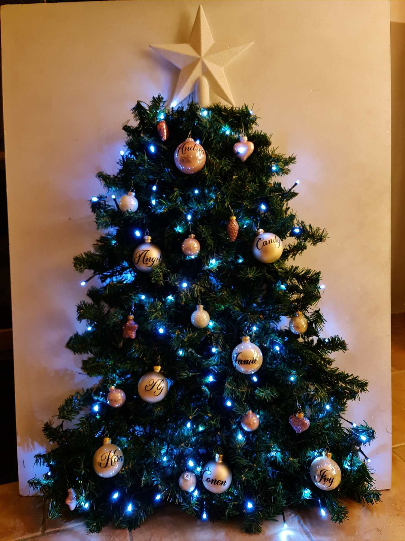 Weihnachtsbaum Haustiersicher , zum Aufhängen