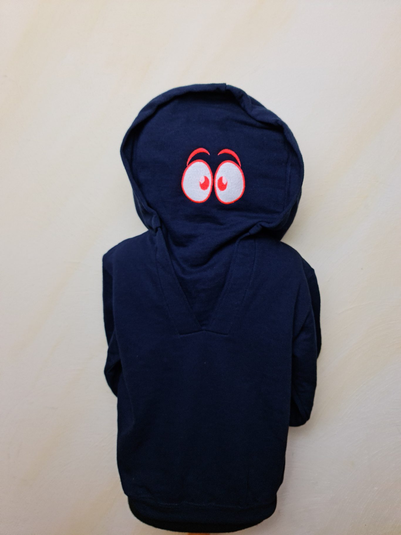 Hoodie hinten bestickt