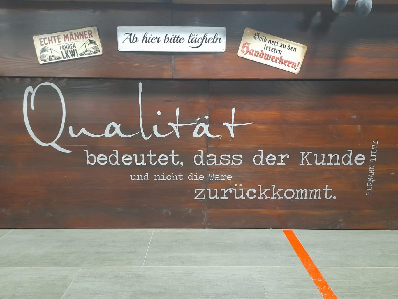 Theke mit Folienplott