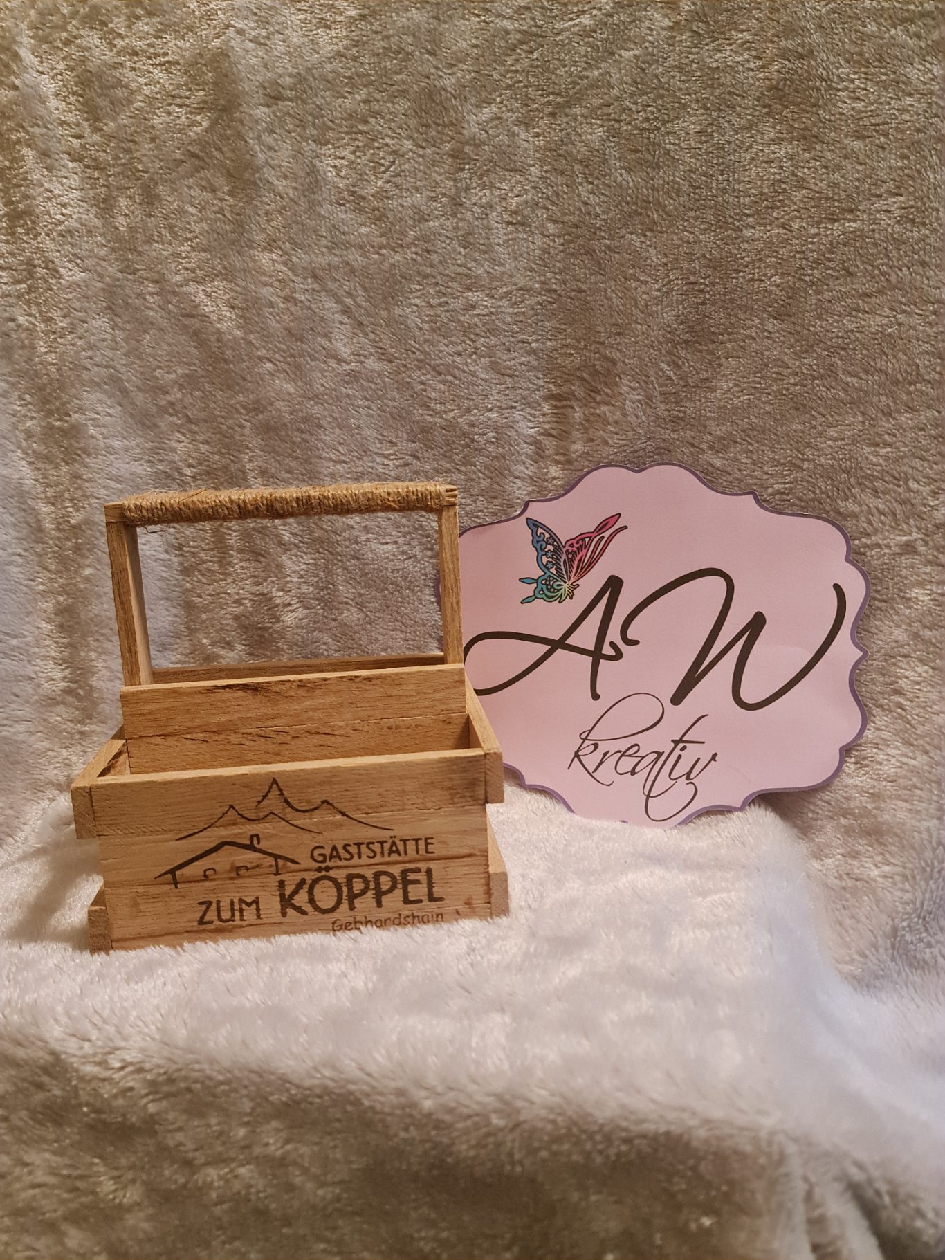Träger aus Holz mit Beschriftung