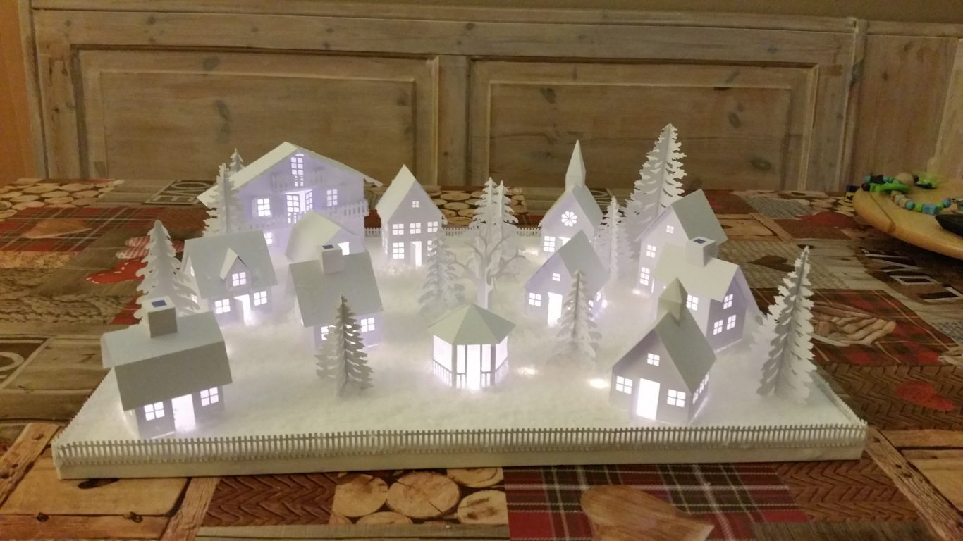 beleuchtetes Weihnachtsdorf