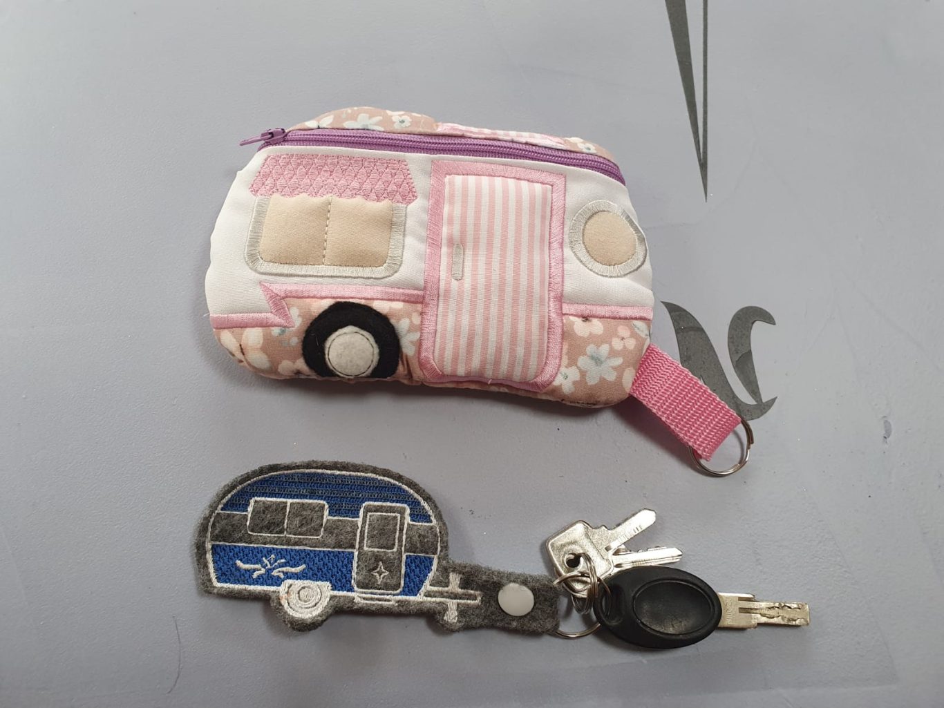 Schlüsselanhänger gestickt
